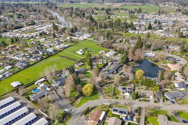 1422 Wineteer Lane, Grants Pass, OR 97527