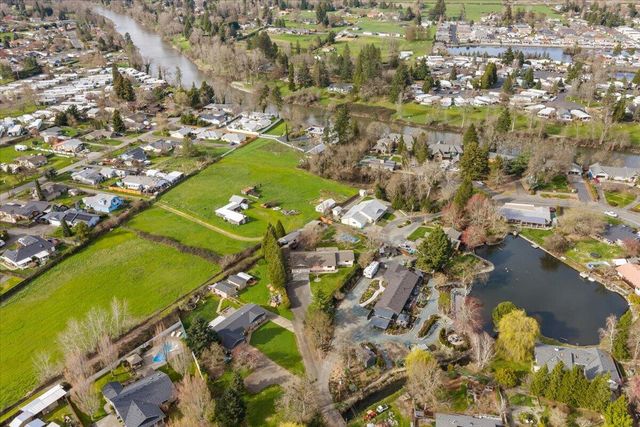 1422 Wineteer Lane, Grants Pass, OR 97527