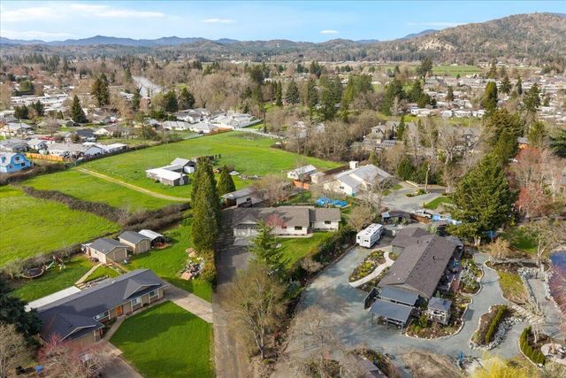 1422 Wineteer Lane, Grants Pass, OR 97527