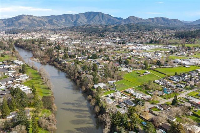 1422 Wineteer Lane, Grants Pass, OR 97527