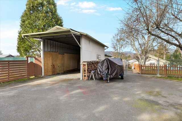 1422 Wineteer Lane, Grants Pass, OR 97527