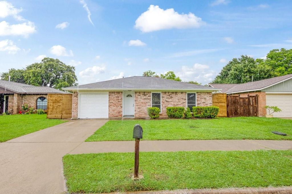 1303 Gamma Street, Pasadena, TX 77504