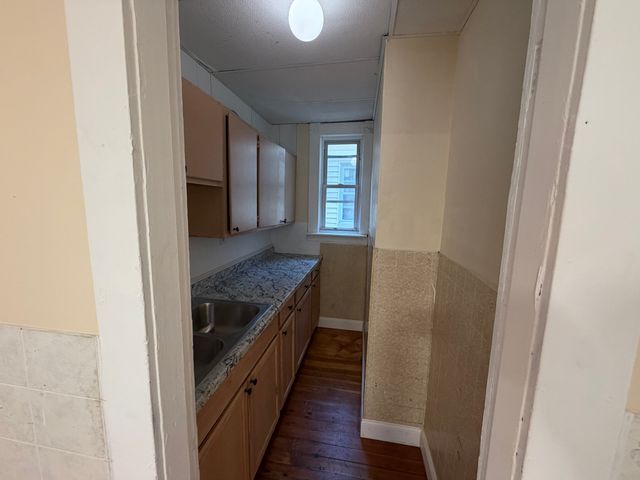 21 Clare 21, Lowell, MA 01854