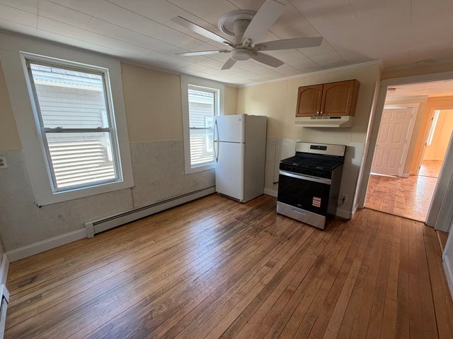 21 Clare 21, Lowell, MA 01854