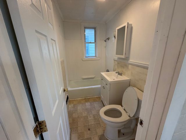 21 Clare 21, Lowell, MA 01854