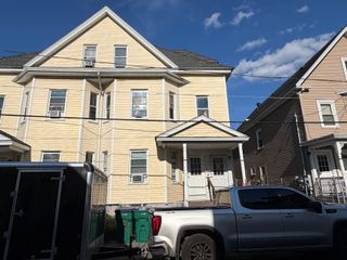 21 Clare 21, Lowell, MA 01854