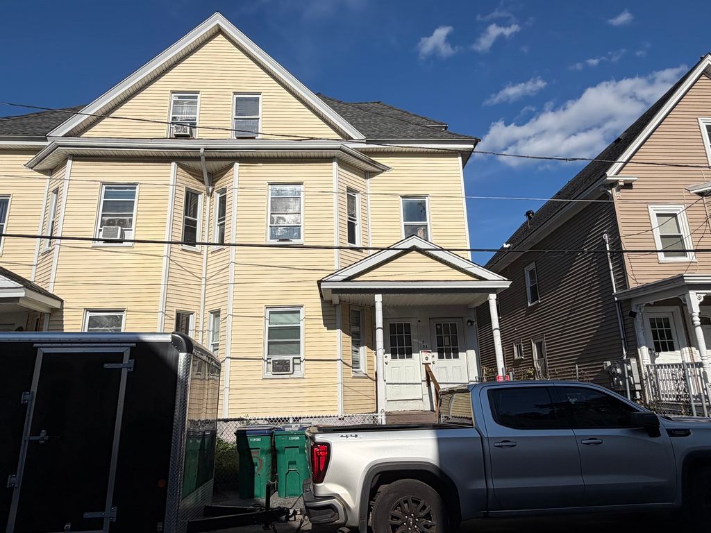 21 Clare 21, Lowell, MA 01854
