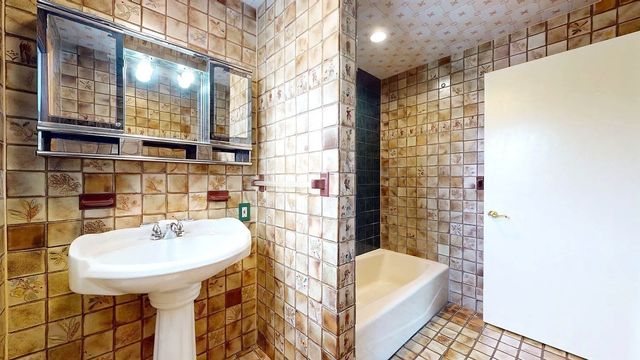 298 River Street 1, Newton, MA 02465