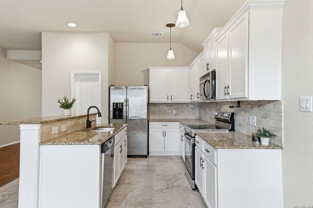 1720 SUNSPUR RD, New Braunfels, TX 78130
