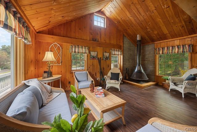 7942 Salt Springs Road, Manlius, NY 13066