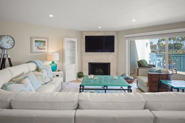 8 Antigua Ct, Coronado, CA 92118