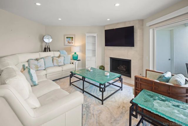 8 Antigua Ct, Coronado, CA 92118