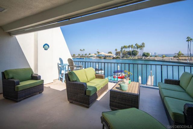 8 Antigua Ct, Coronado, CA 92118