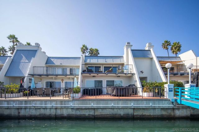 8 Antigua Ct, Coronado, CA 92118