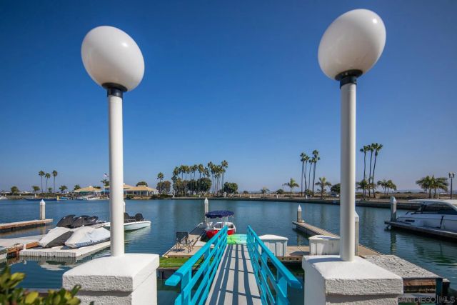 8 Antigua Ct, Coronado, CA 92118