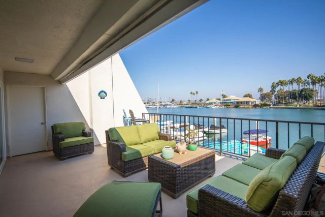 8 Antigua Ct, Coronado, CA 92118
