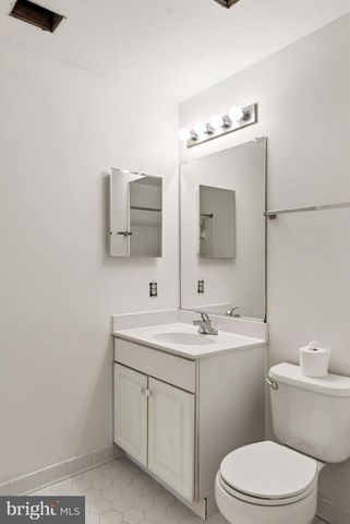 10008 LEAMOORE LN, Vienna, VA 22181