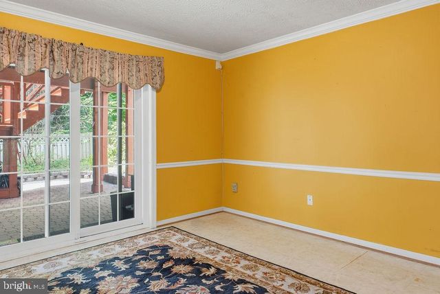 10008 LEAMOORE LN, Vienna, VA 22181