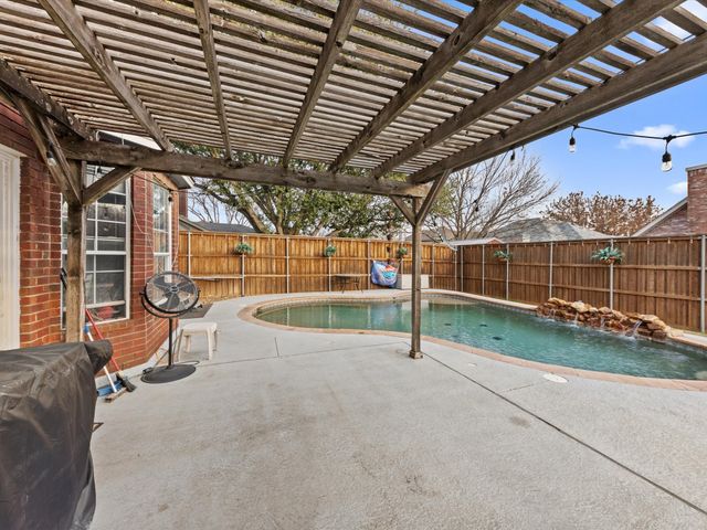 6836 Moss Lane, North Richland Hills, TX 76182