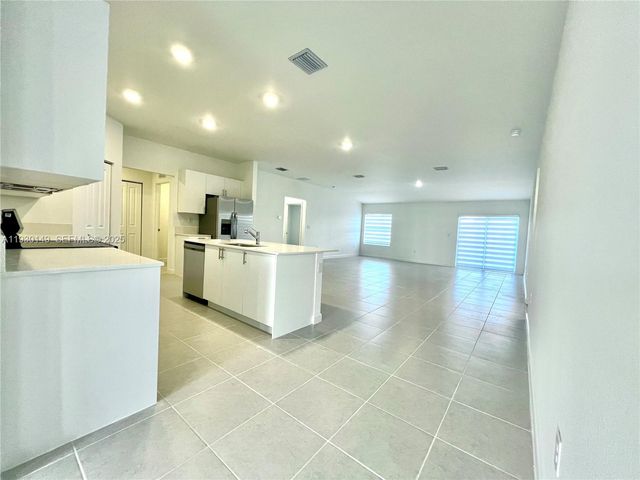 17376 SW 285th St 1, Homestead, FL 33030