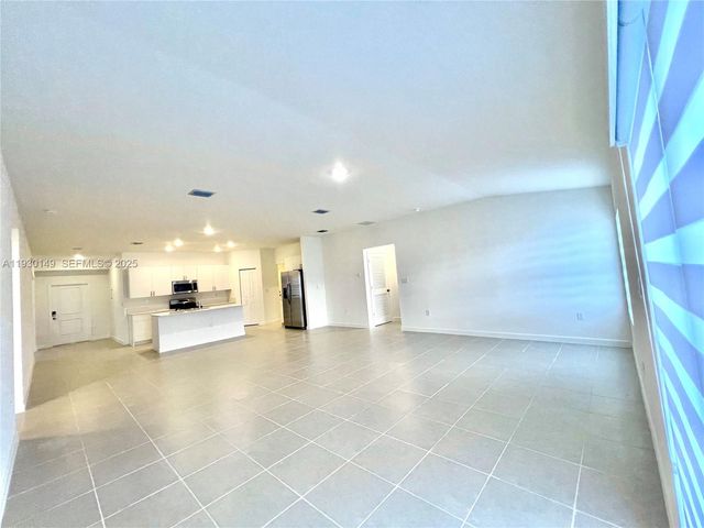 17376 SW 285th St 1, Homestead, FL 33030