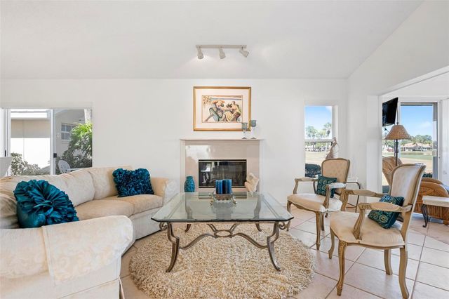 732 BRIGHTSIDE CRESCENT DRIVE 17, Venice, FL 34293