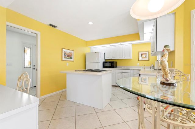 732 BRIGHTSIDE CRESCENT DRIVE 17, Venice, FL 34293