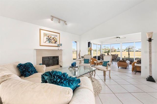 732 BRIGHTSIDE CRESCENT DRIVE 17, Venice, FL 34293