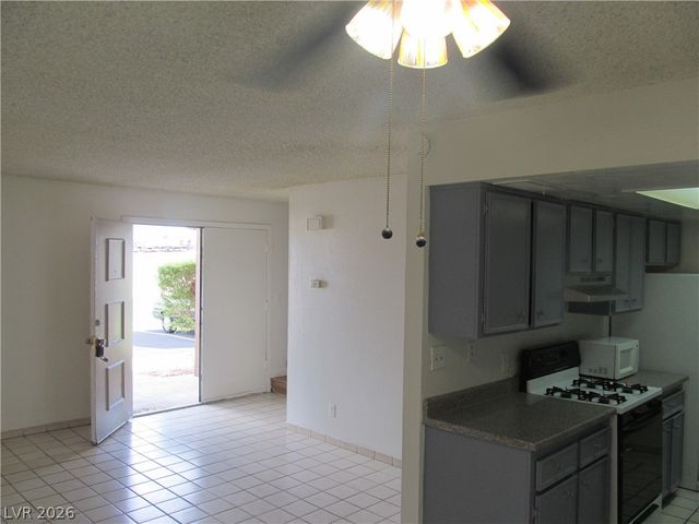 3518 Villa Knolls North Drive, Las Vegas, NV 89120