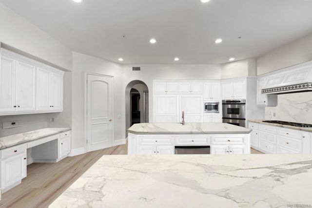 18050 Rancho La Cima Corte, Rancho Santa Fe, CA 92067