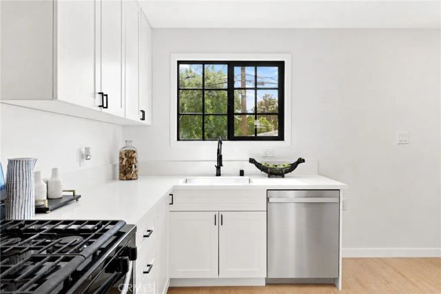 1983 N Lake Avenue, Altadena, CA 91001