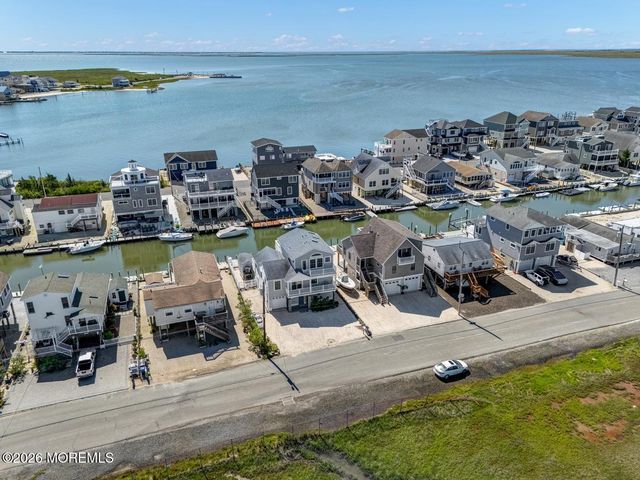 20 Carroll Avenue, Tuckerton, NJ 08087