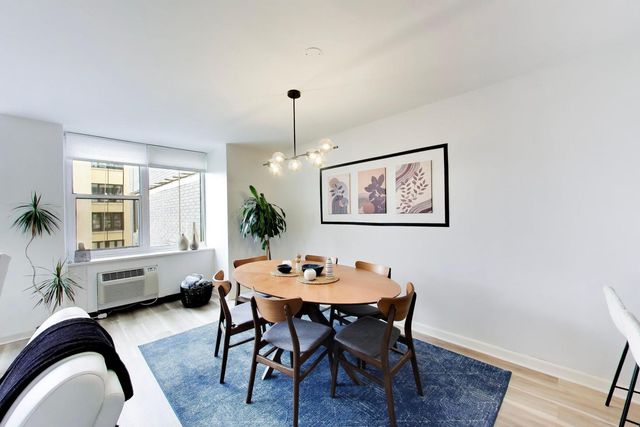 4250 N Marine Drive 1330, Chicago, IL 60613