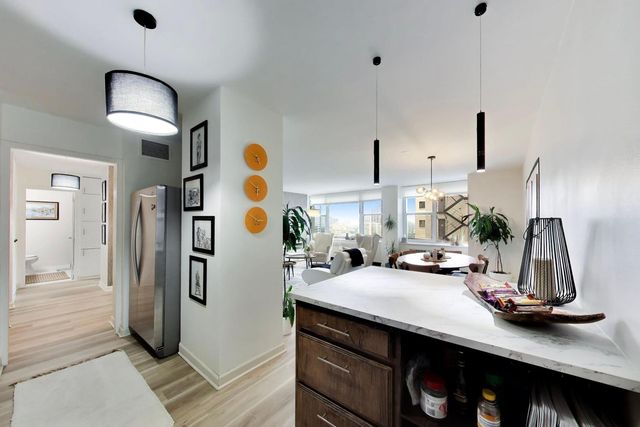 4250 N Marine Drive 1330, Chicago, IL 60613