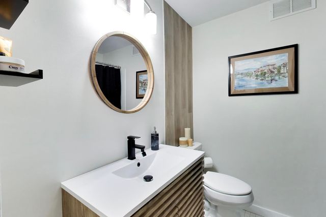 4250 N Marine Drive 1330, Chicago, IL 60613