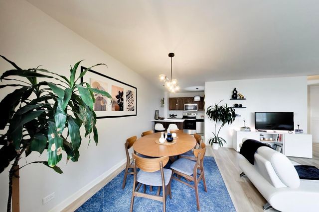 4250 N Marine Drive 1330, Chicago, IL 60613