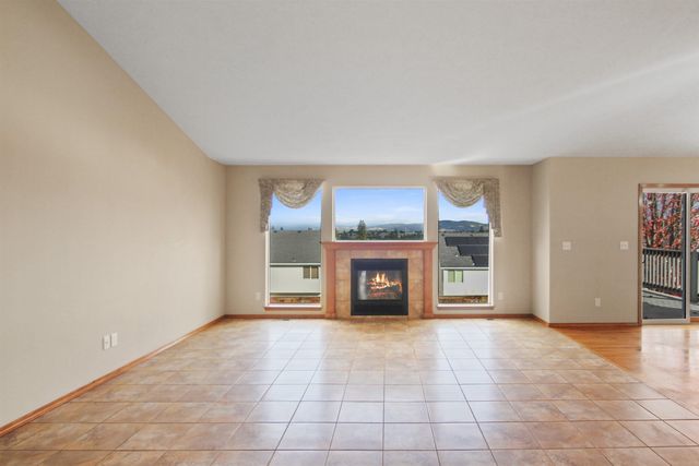 6010 N Crestmont Ln, Spokane Valley, WA 99217