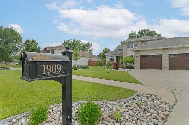 1909 E Rose Creek Parkway S, Fargo, ND 58104