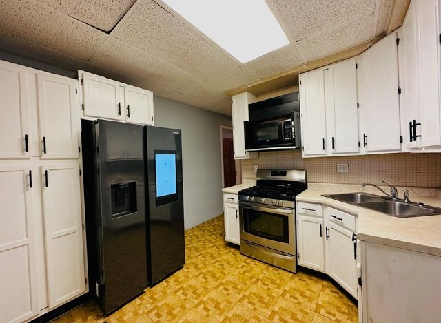 743 E 69th Place, Chicago, IL 60637
