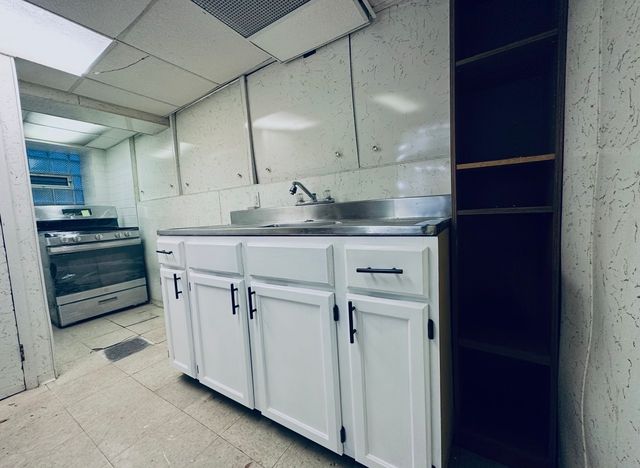 743 E 69th Place, Chicago, IL 60637
