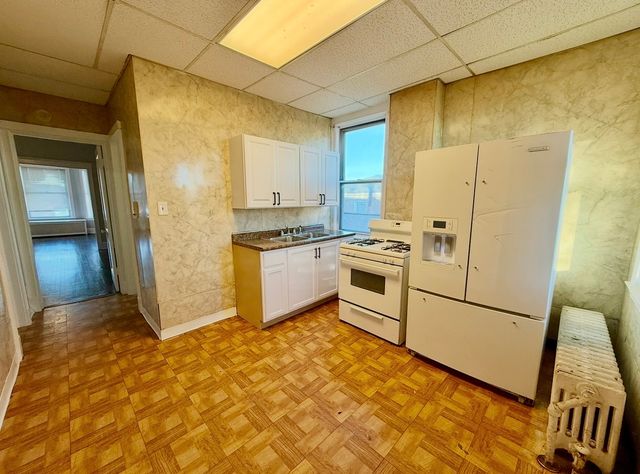 743 E 69th Place, Chicago, IL 60637