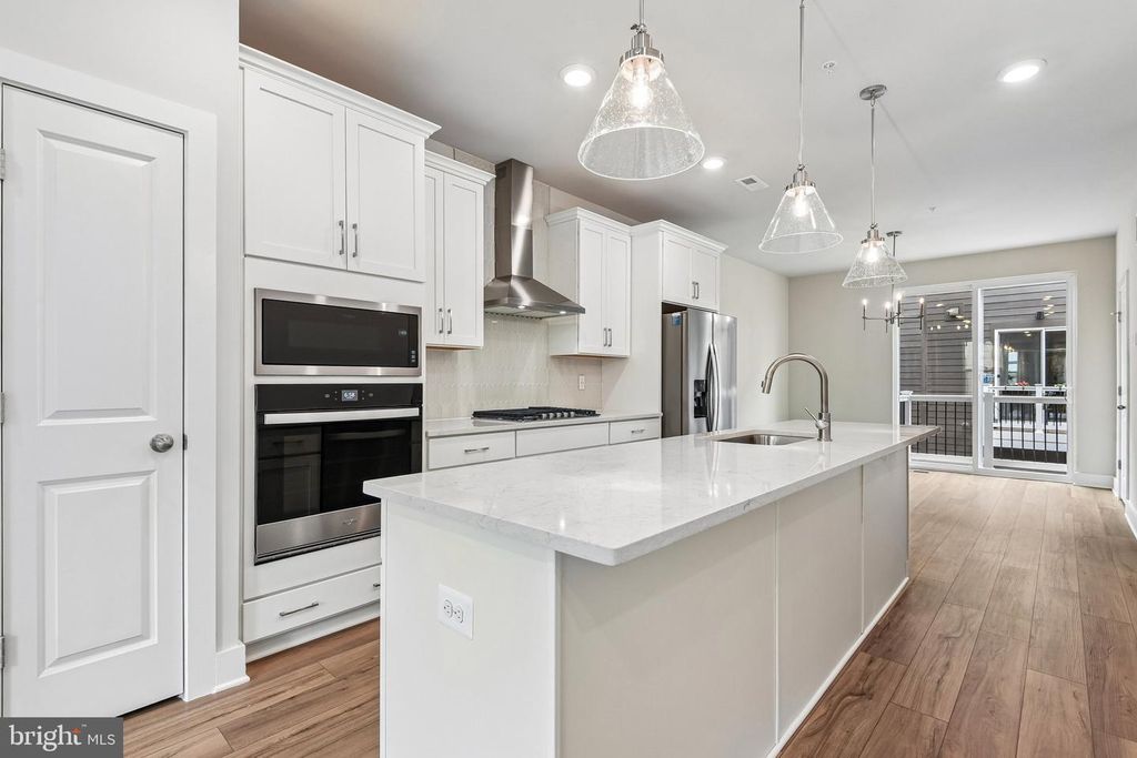 Image 10 of property listing at 2729 LIGHT ST, Baltimore, MD 21230