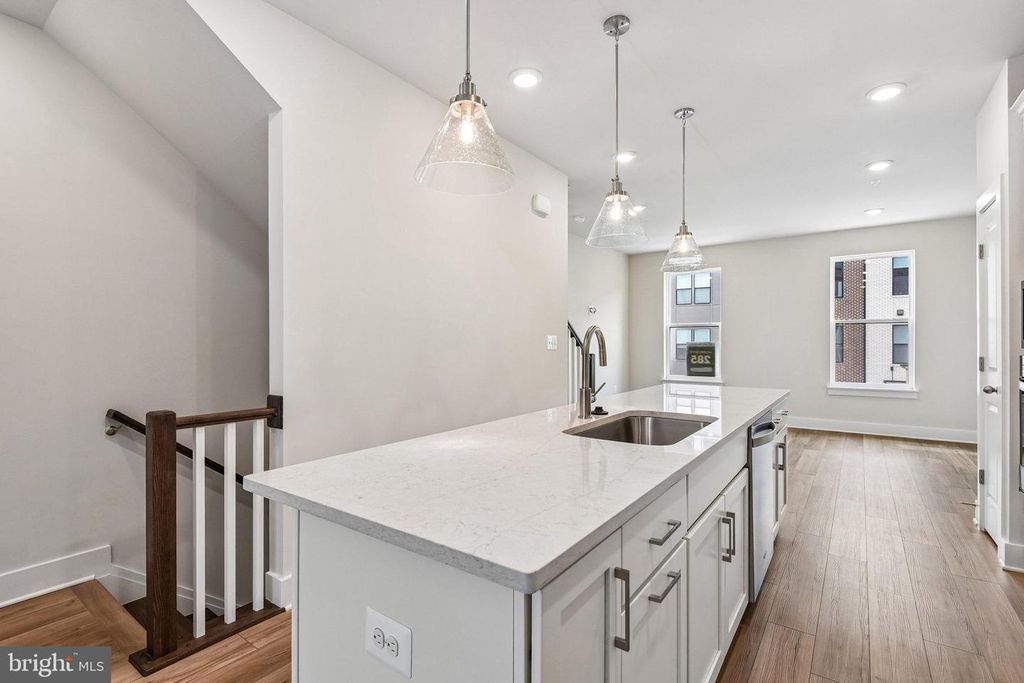 Image 14 of property listing at 2729 LIGHT ST, Baltimore, MD 21230