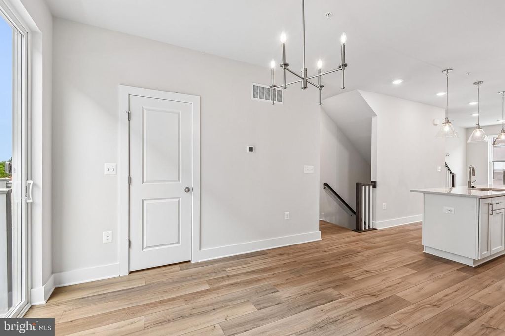 Image 15 of property listing at 2729 LIGHT ST, Baltimore, MD 21230