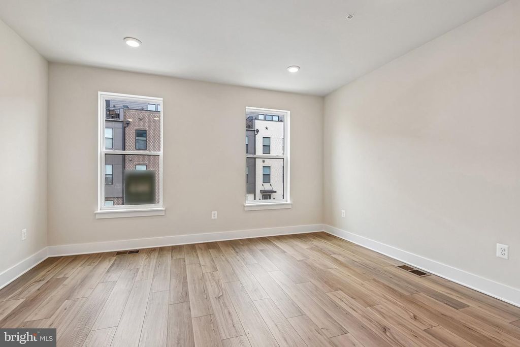Image 17 of property listing at 2729 LIGHT ST, Baltimore, MD 21230
