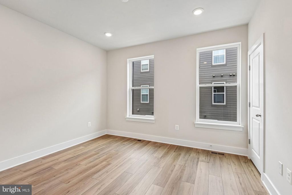 Image 19 of property listing at 2729 LIGHT ST, Baltimore, MD 21230