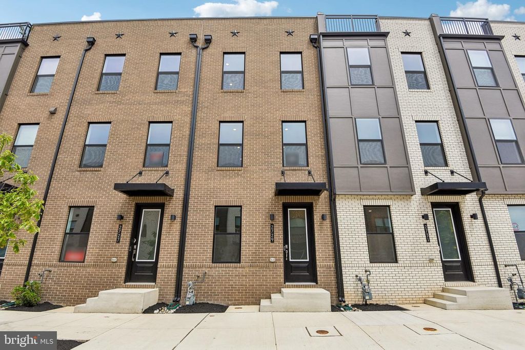 Image 2 of property listing at 2729 LIGHT ST, Baltimore, MD 21230