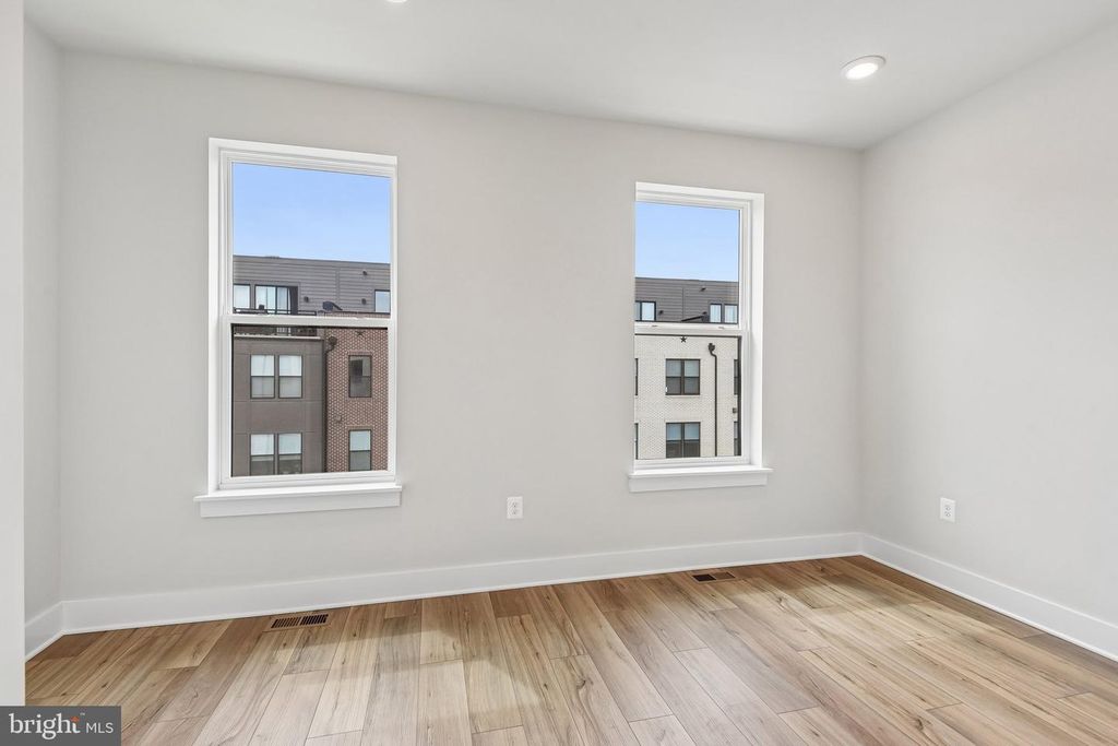 Image 22 of property listing at 2729 LIGHT ST, Baltimore, MD 21230