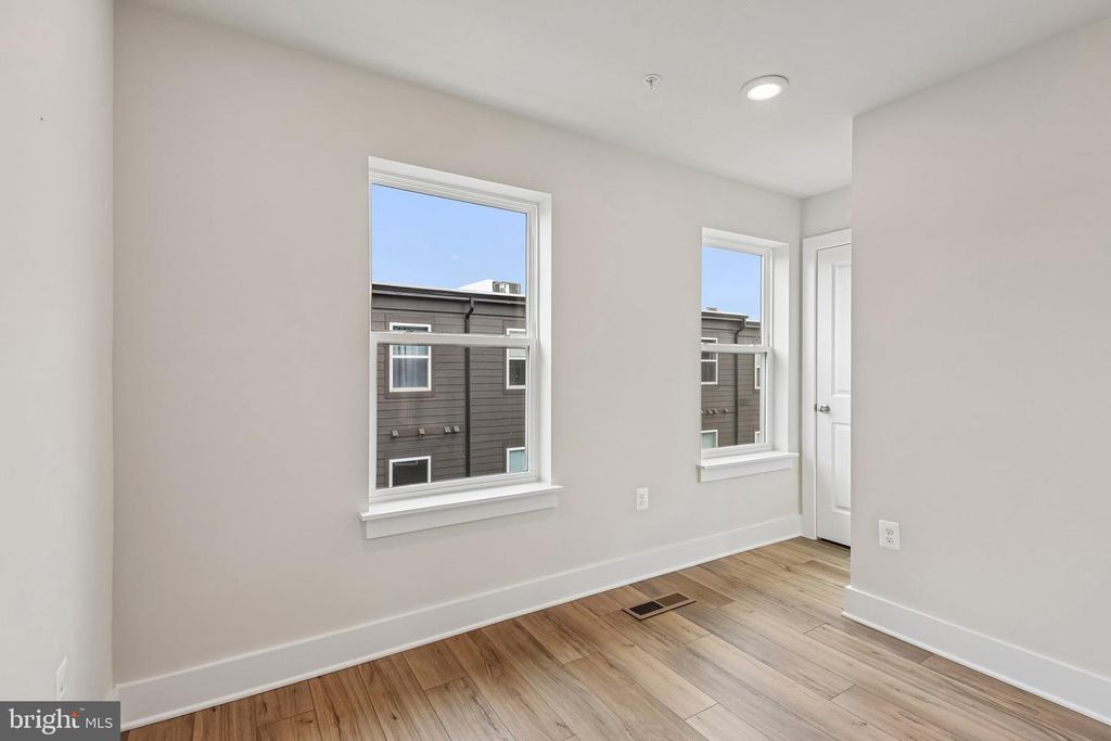 Image 23 of property listing at 2729 LIGHT ST, Baltimore, MD 21230