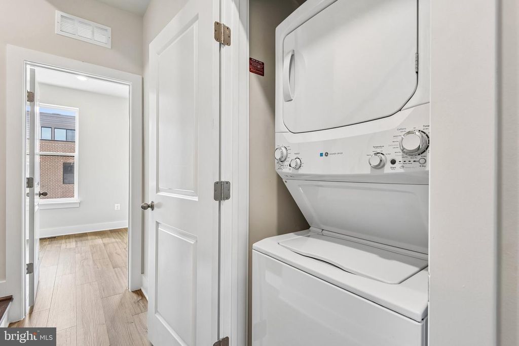 Image 25 of property listing at 2729 LIGHT ST, Baltimore, MD 21230